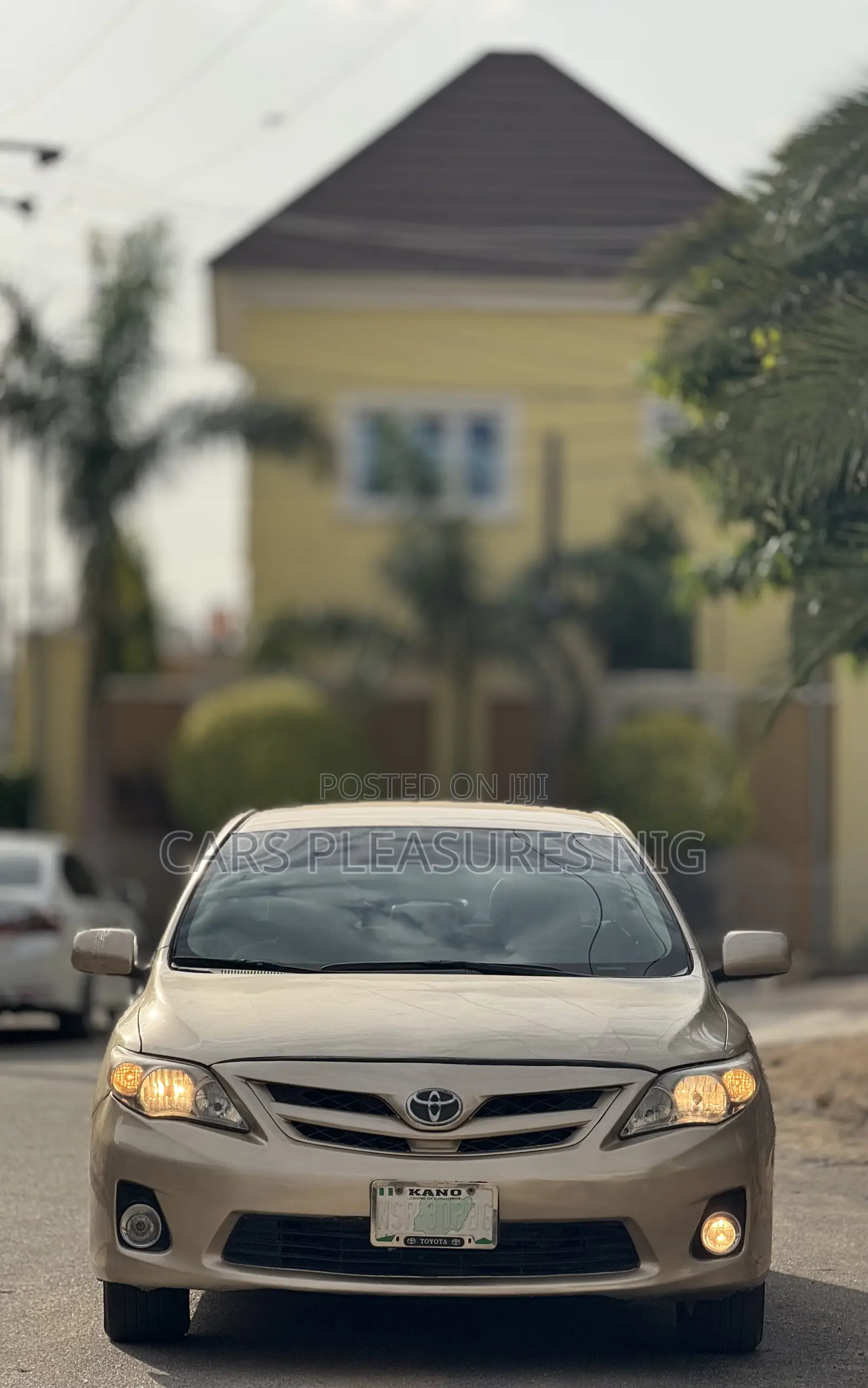 Toyota Corolla 2013 Gold