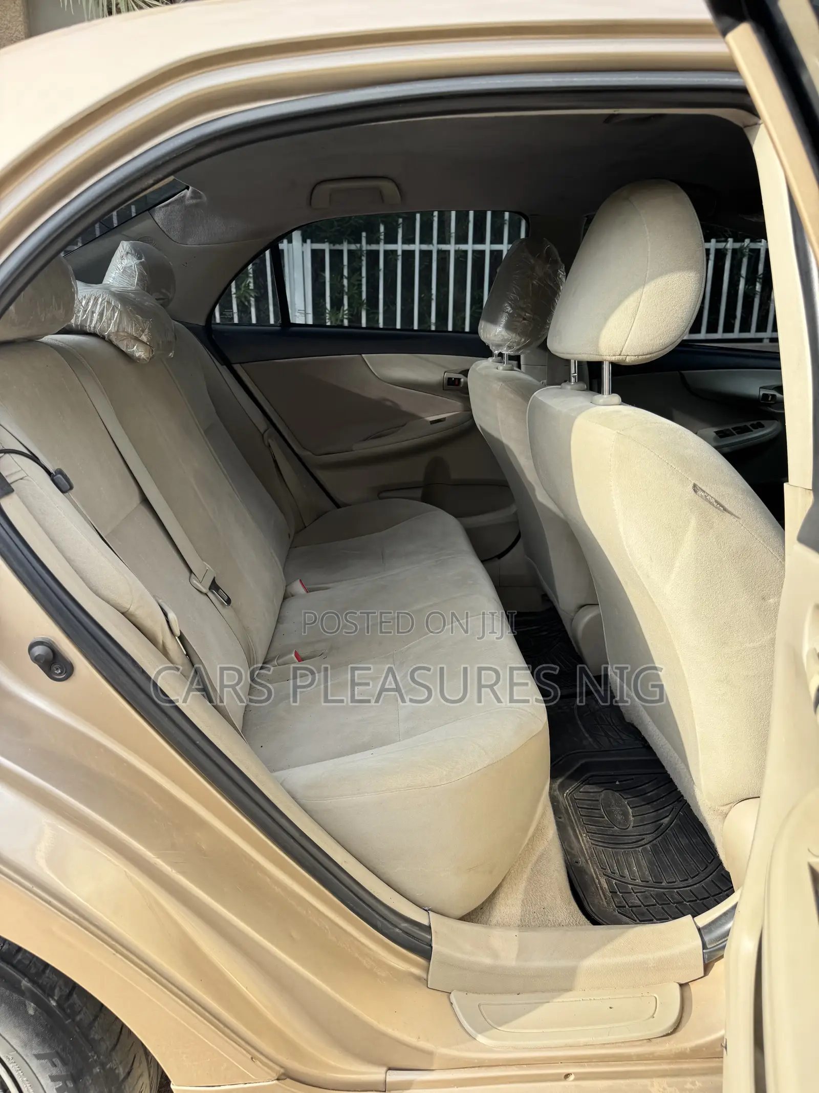 Toyota Corolla 2013 Gold