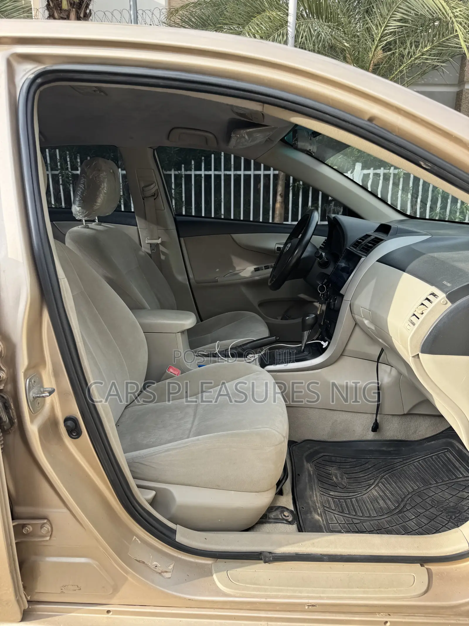 Toyota Corolla 2013 Gold
