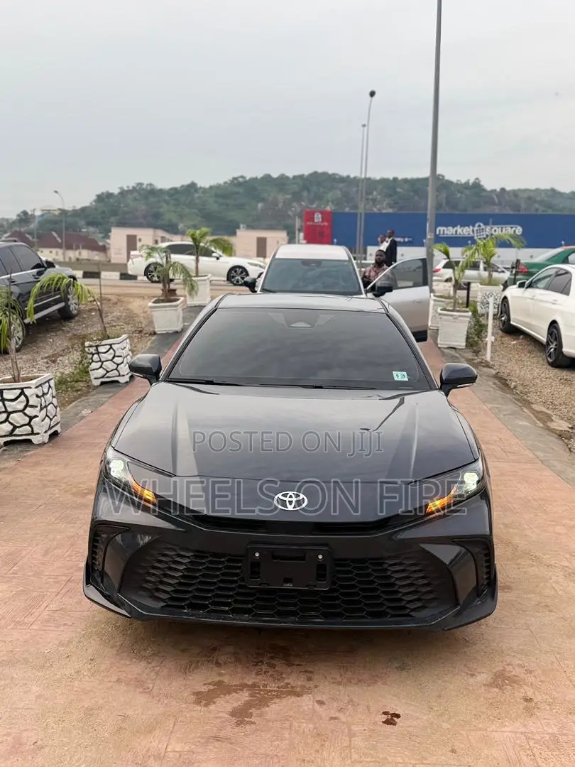 Toyota Camry SE 2025 Black