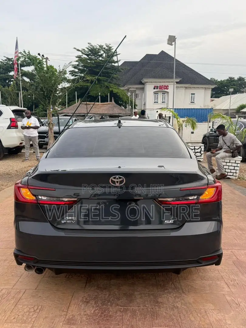 Toyota Camry SE 2025 Black