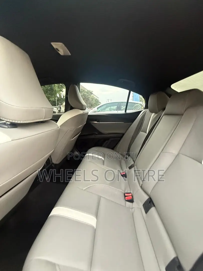 Toyota Camry SE 2025 Black