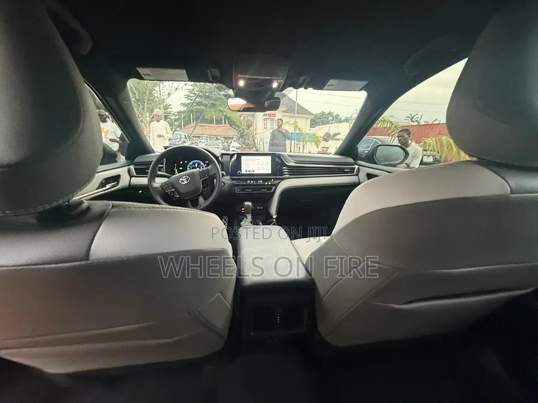 Toyota Camry SE 2025 Black