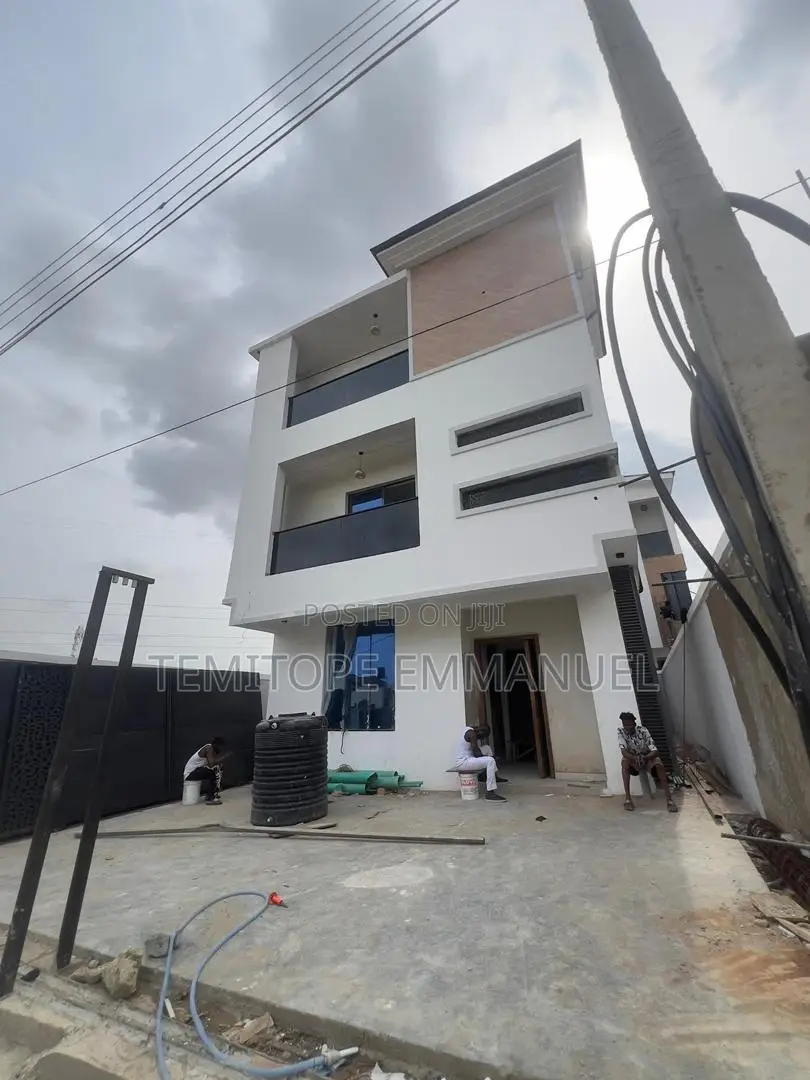 Furnished 4bdrm Duplex in GRA Phase 1 for sale