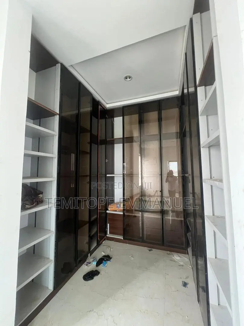 Furnished 4bdrm Duplex in GRA Phase 1 for sale