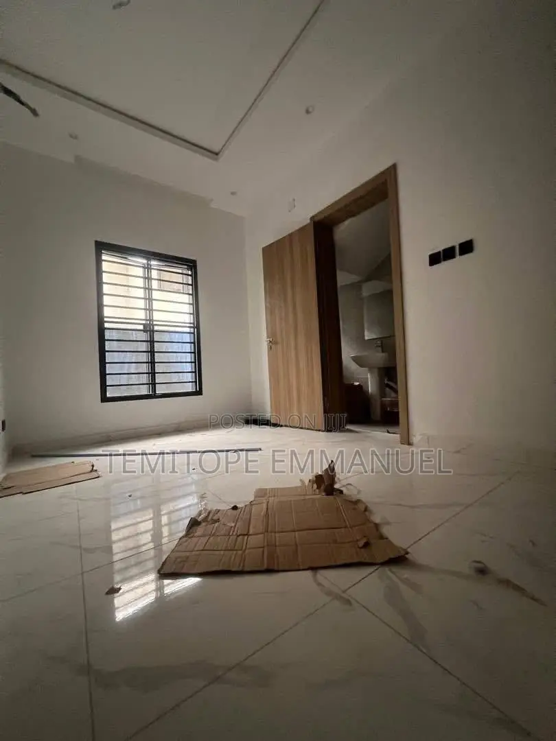 Furnished 5bdrm House in Omole Phase 2 for sale