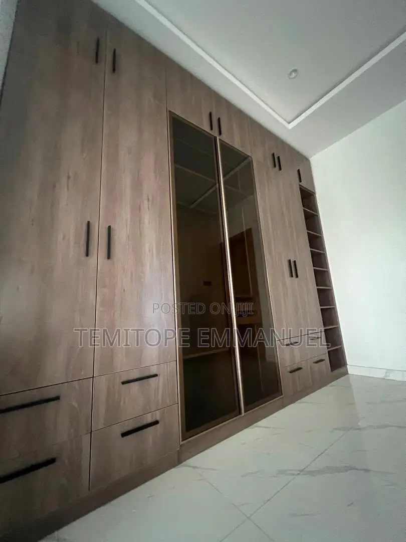 Furnished 5bdrm House in Omole Phase 2 for sale
