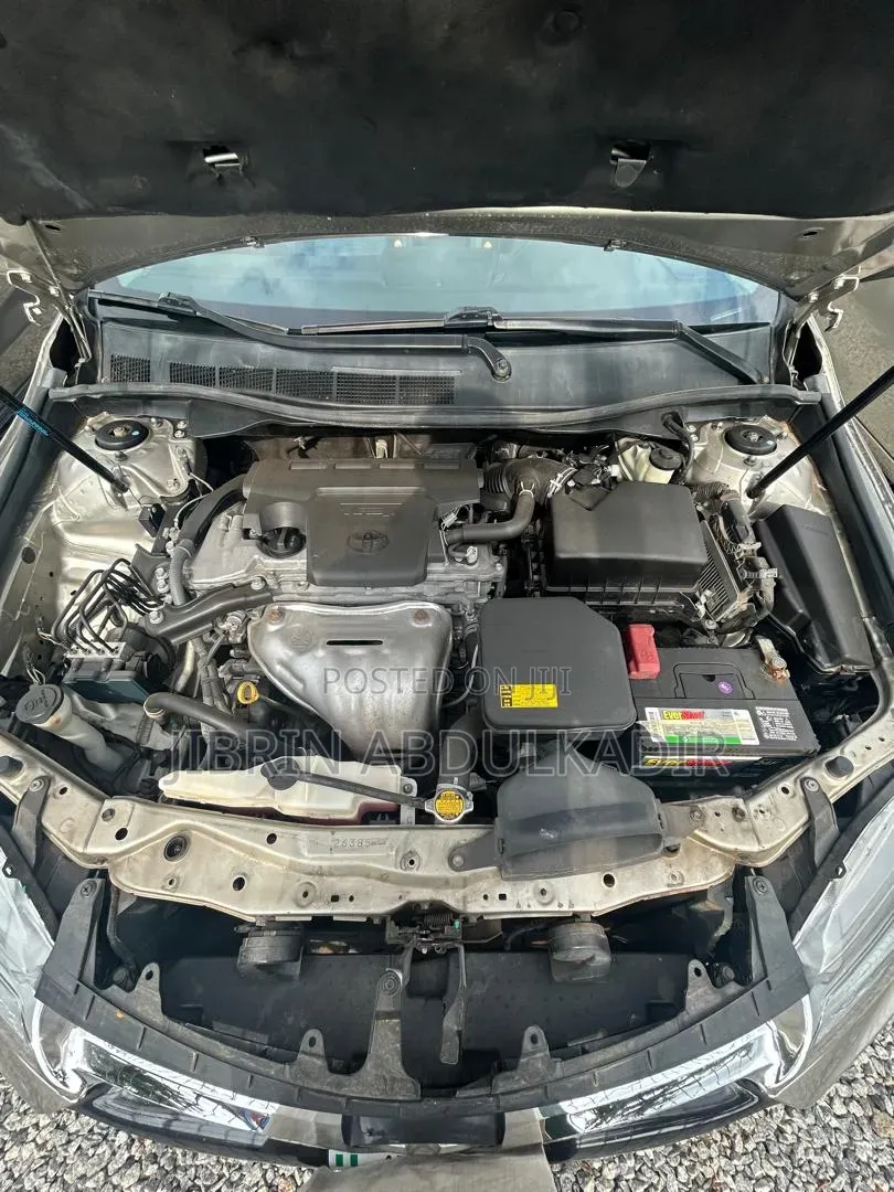 Toyota Camry SE 4dr Sedan (2.5L 4cyl 6A) 2016 Gold