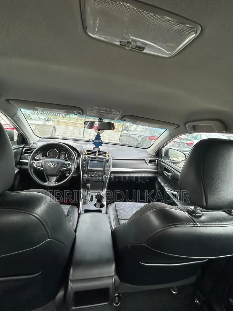 Toyota Camry SE 4dr Sedan (2.5L 4cyl 6A) 2016 Gold
