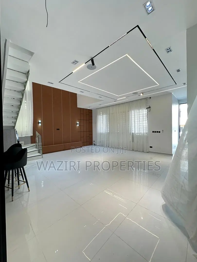 5bdrm House in Chevron for sale