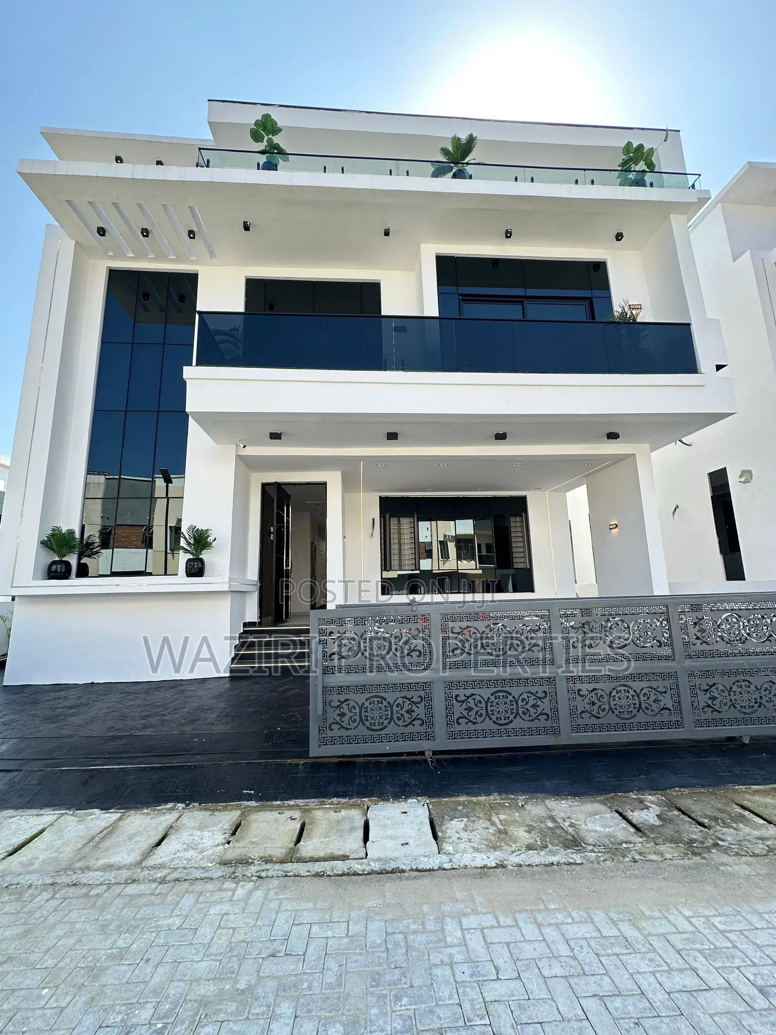 5bdrm House in Chevron for sale