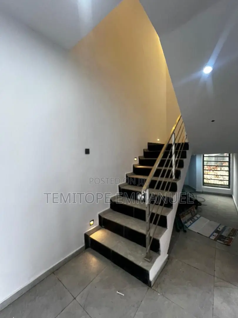 Furnished 5bdrm Duplex in Ologolo for sale