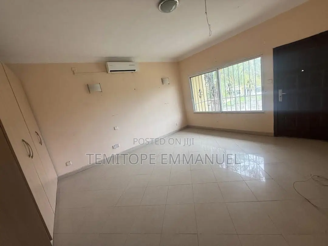 20bdrm Townhouse/Terrace in Ikate Lekki Phase 1 for sale
