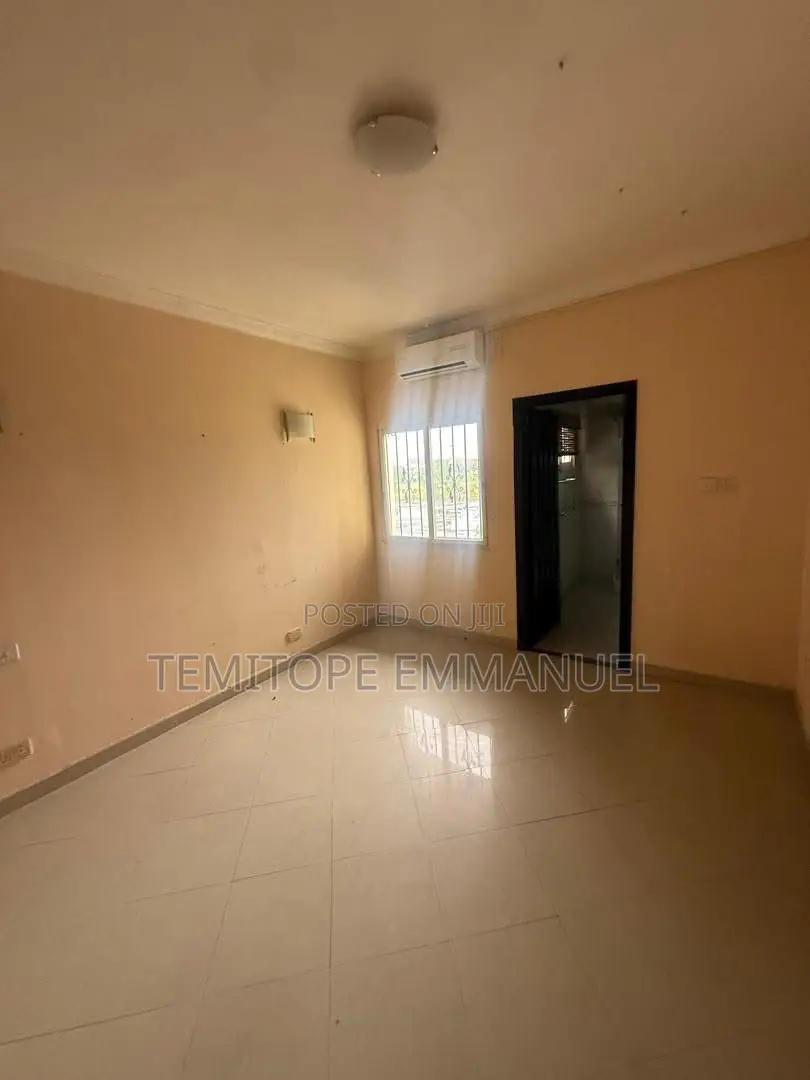 20bdrm Townhouse/Terrace in Ikate Lekki Phase 1 for sale