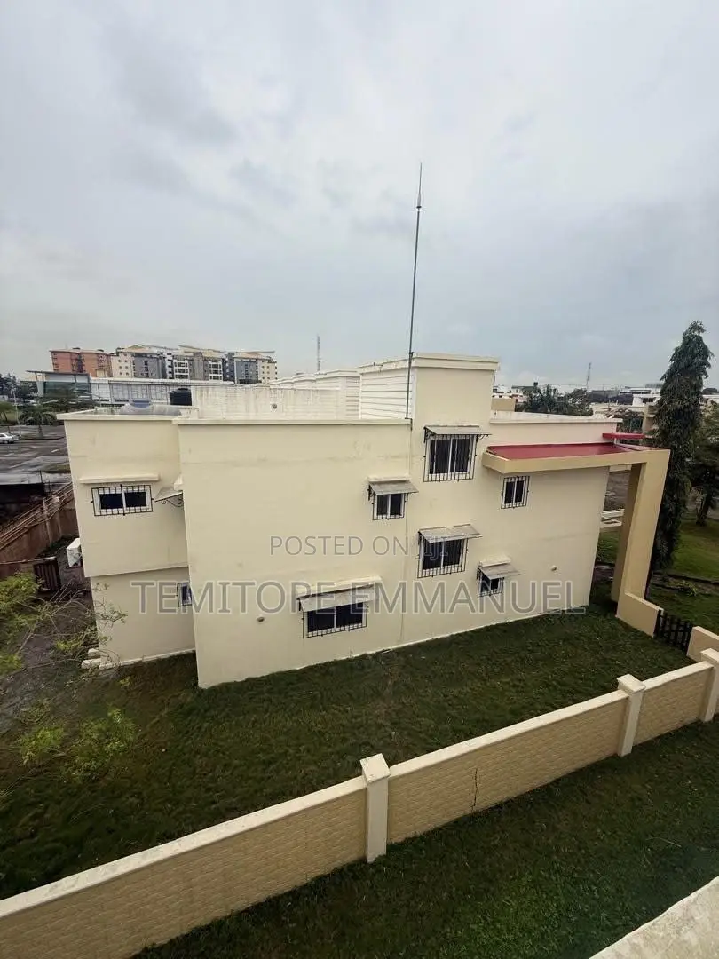 20bdrm Townhouse/Terrace in Ikate Lekki Phase 1 for sale