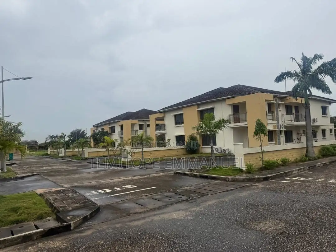 20bdrm Townhouse/Terrace in Ikate Lekki Phase 1 for sale