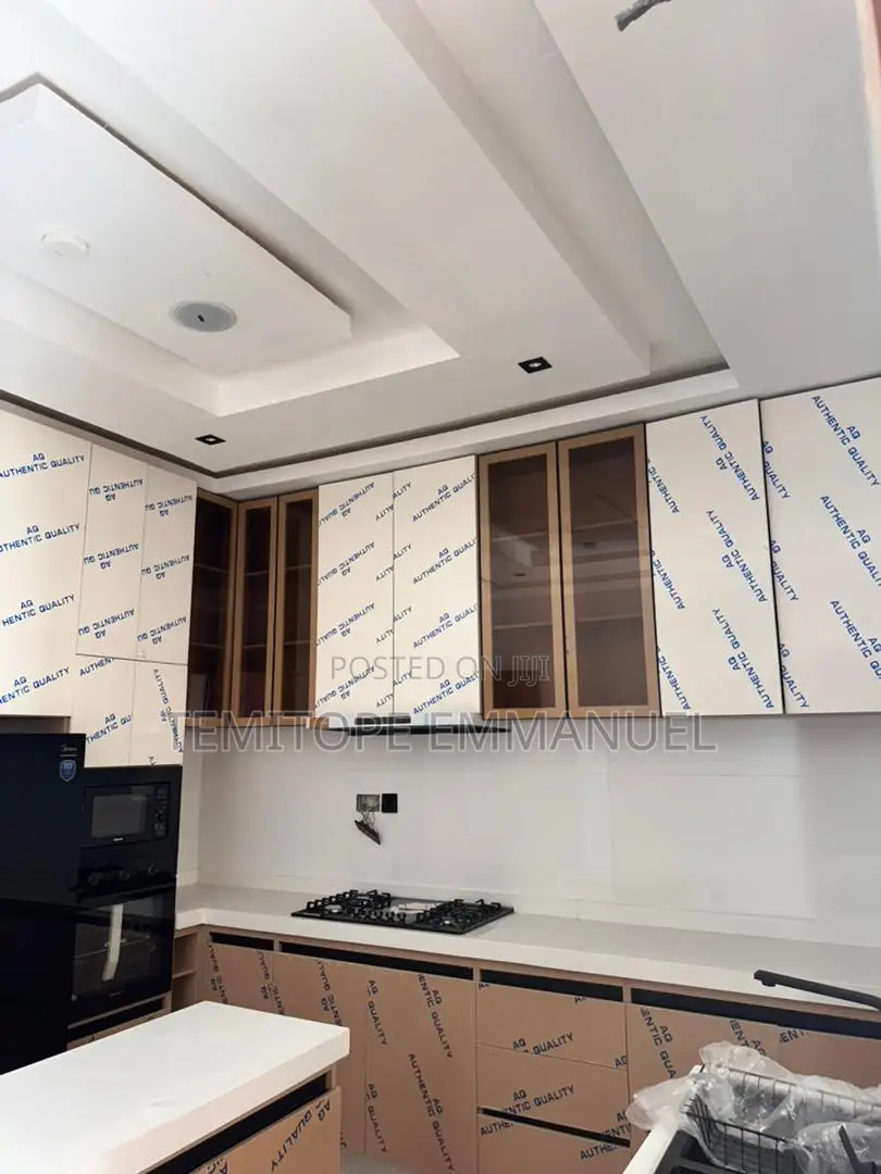 Furnished 2bdrm Apartment in Lekki for sale
