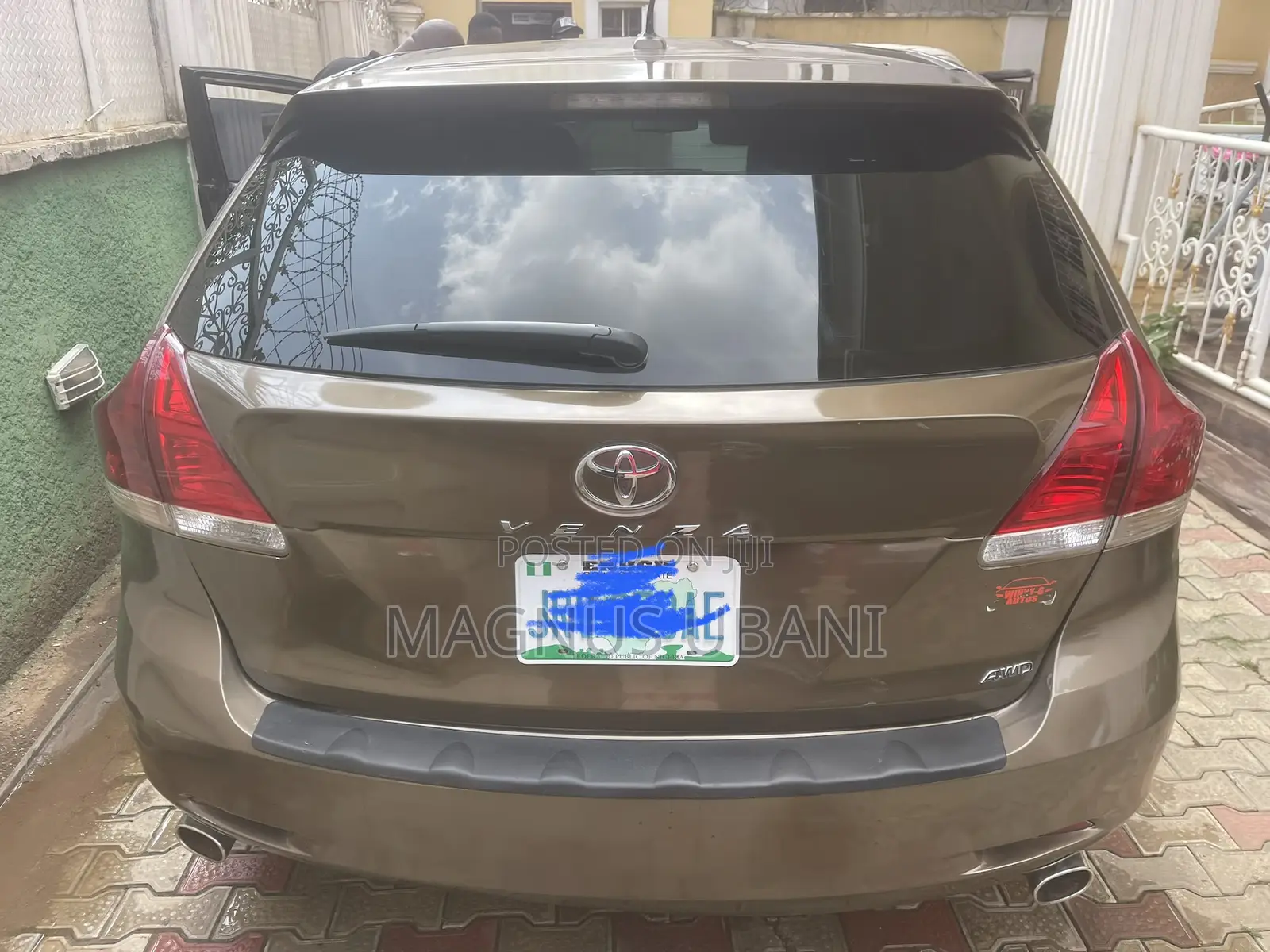 Toyota Venza LE 2011 Brown