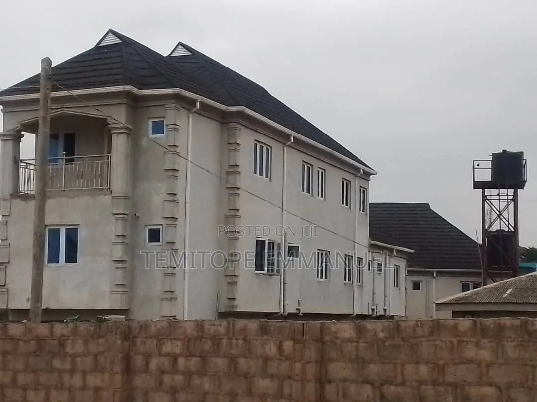 10bdrm House in Alakuko for sale