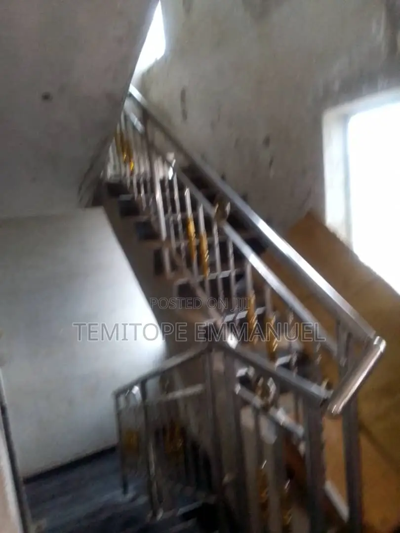 10bdrm House in Alakuko for sale