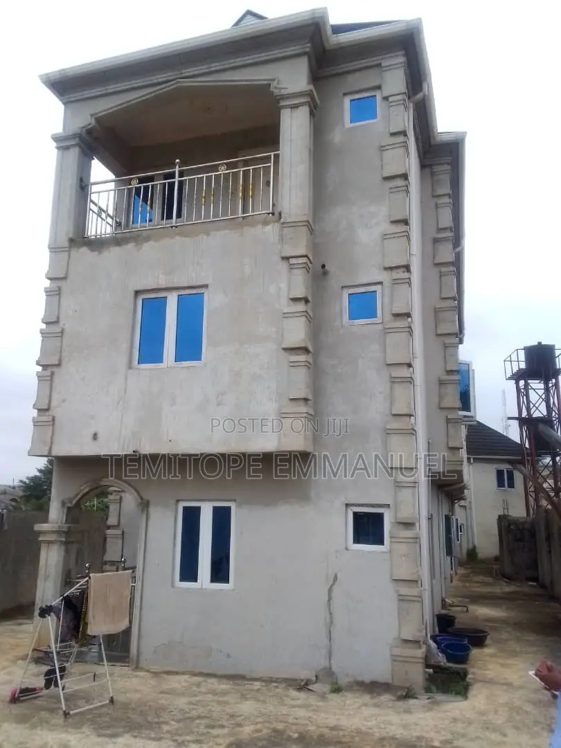 10bdrm House in Alakuko for sale