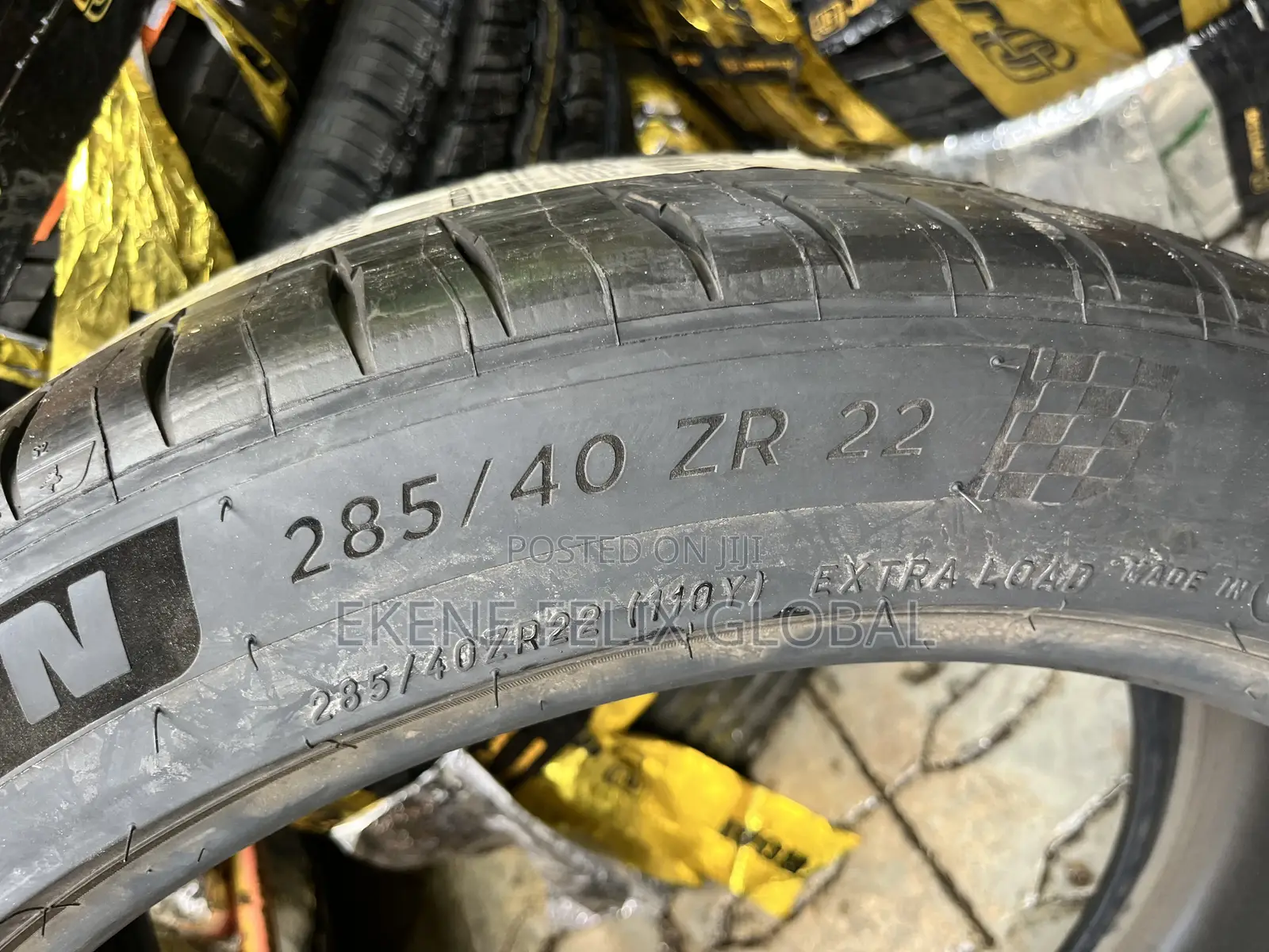 285/40-22 Michelin