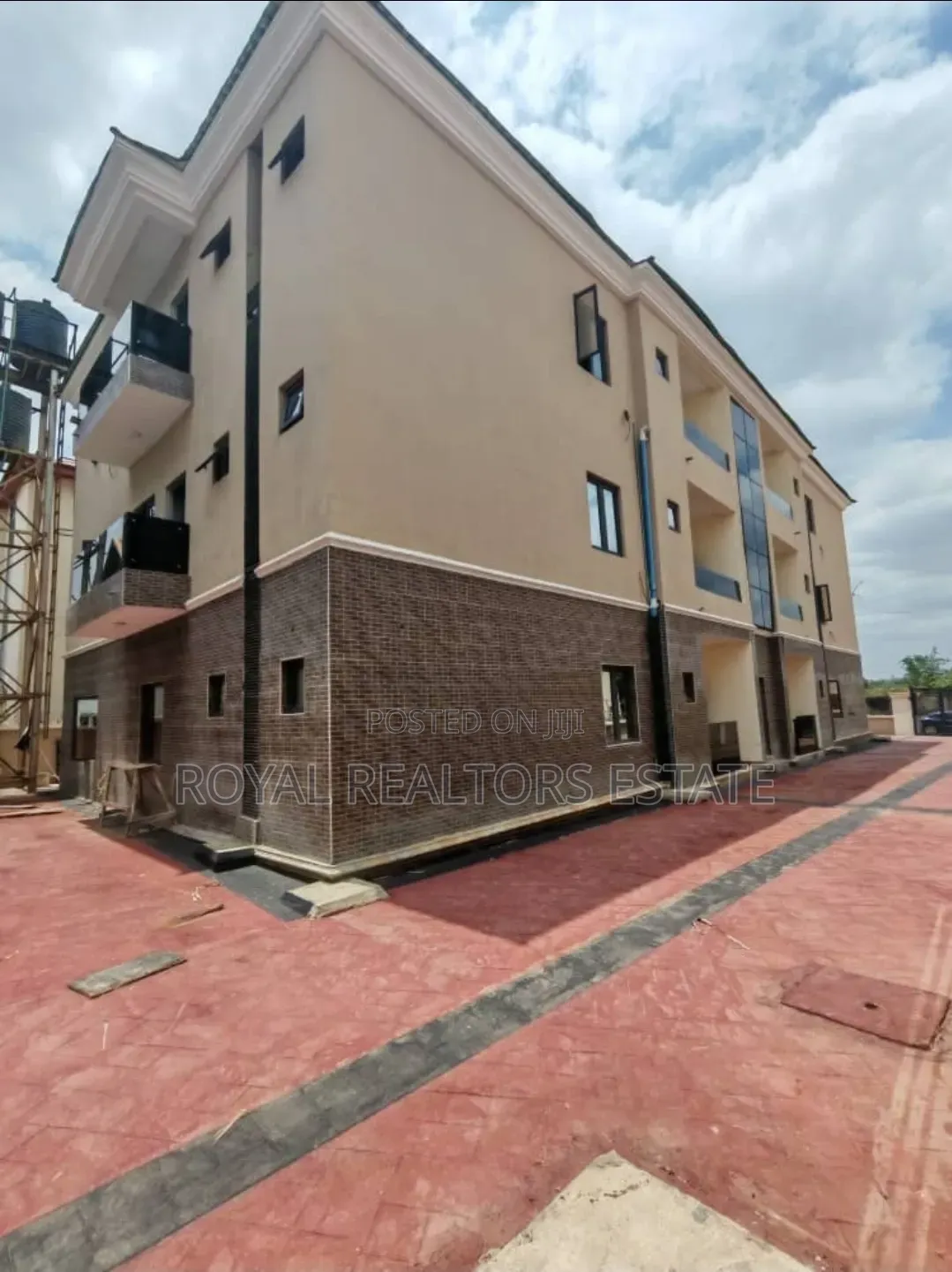 3bdrm Block of Flats in Mabushi for sale