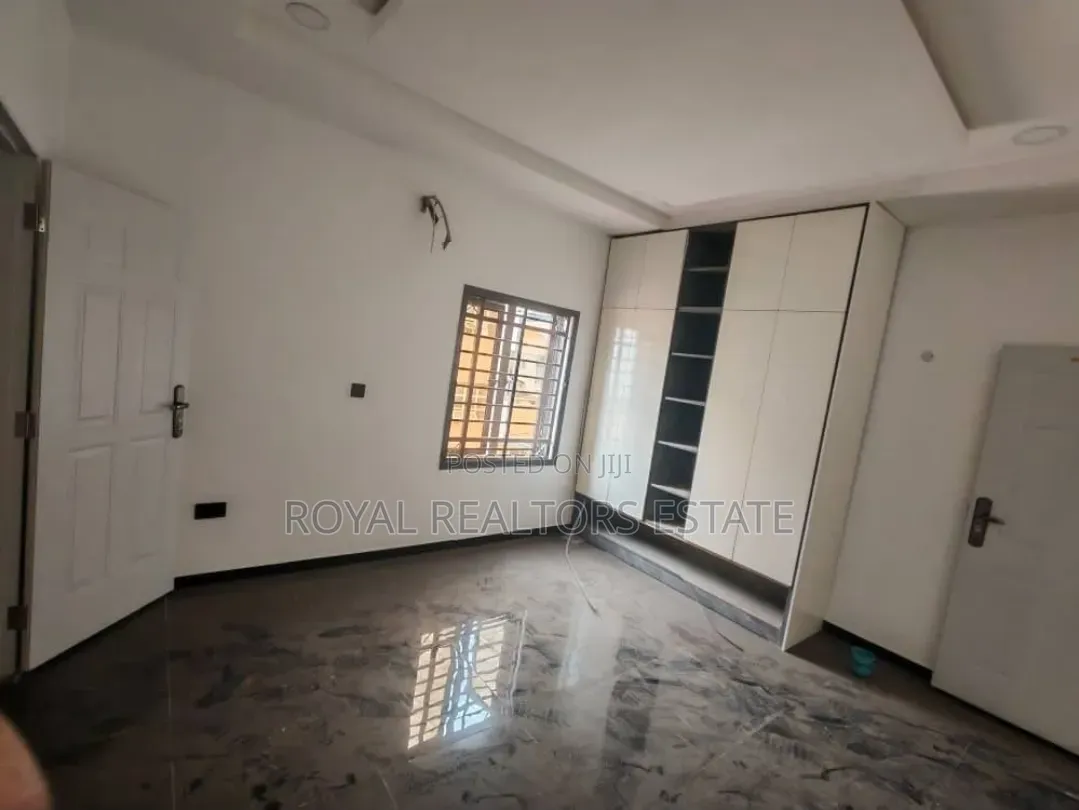 3bdrm Block of Flats in Mabushi for sale