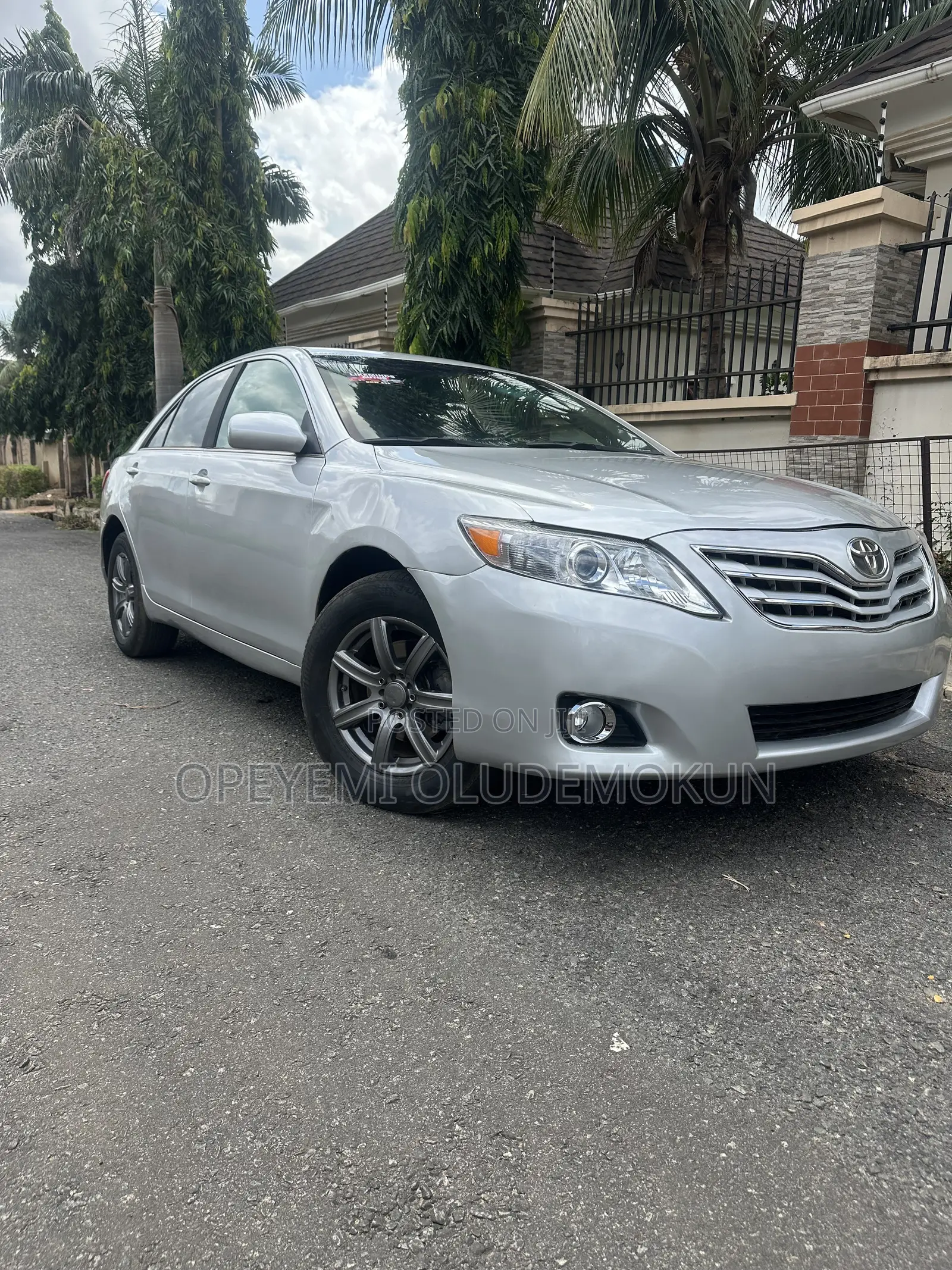 Toyota Camry LE 4dr Sedan (2.5L 4cyl 6AM) 2010 Silver