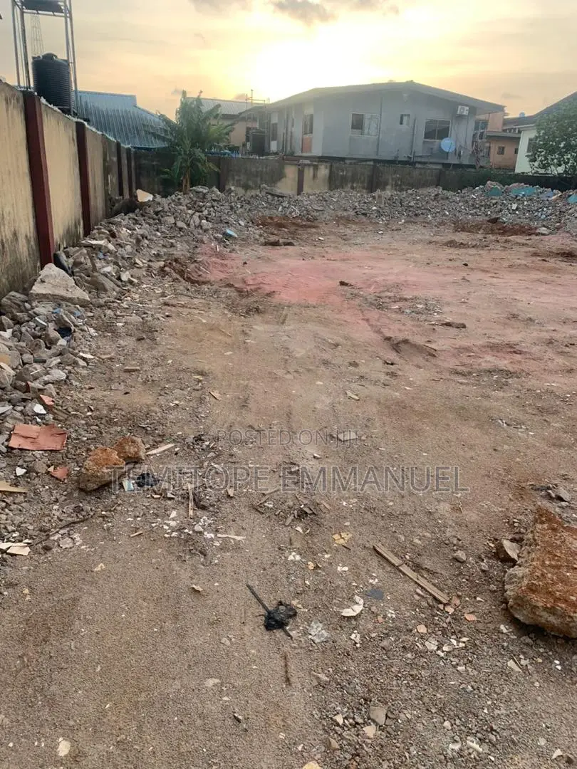 Well Fenced Round Table One and Half Plot of Land