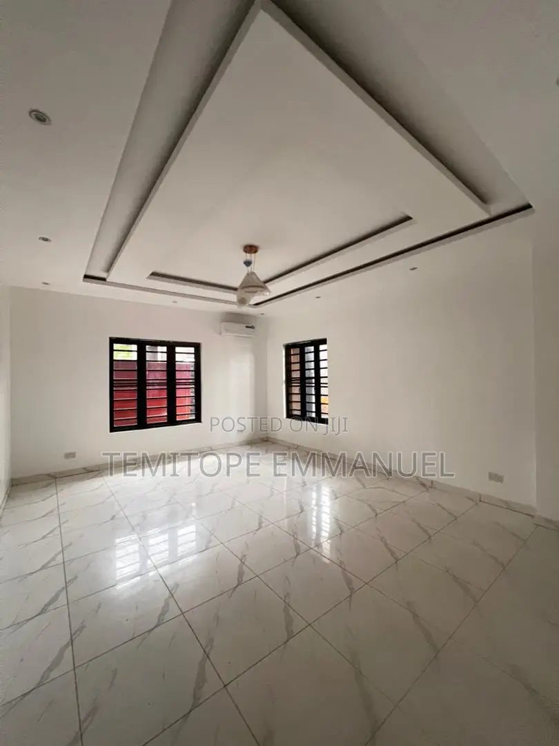 Furnished 2bdrm Apartment in Lekki Phase 1 for sale