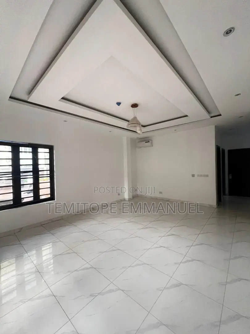 Furnished 2bdrm Apartment in Lekki Phase 1 for sale