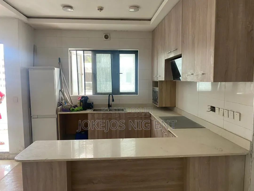 2bdrm Apartment in Lekki Phase 1 for rent