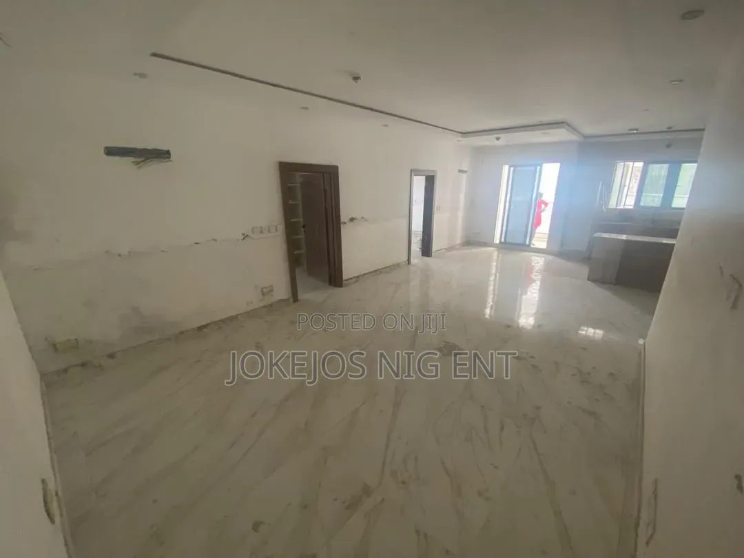 2bdrm Apartment in Lekki Phase 1 for rent