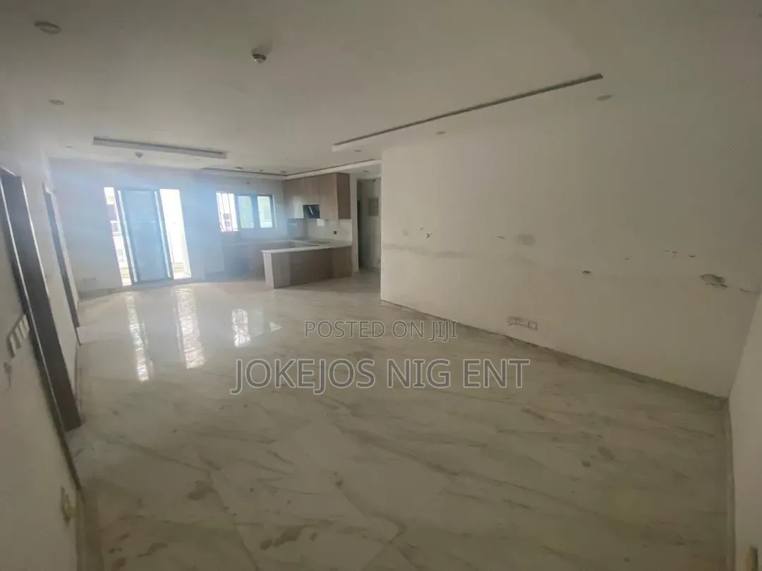 2bdrm Apartment in Lekki Phase 1 for rent