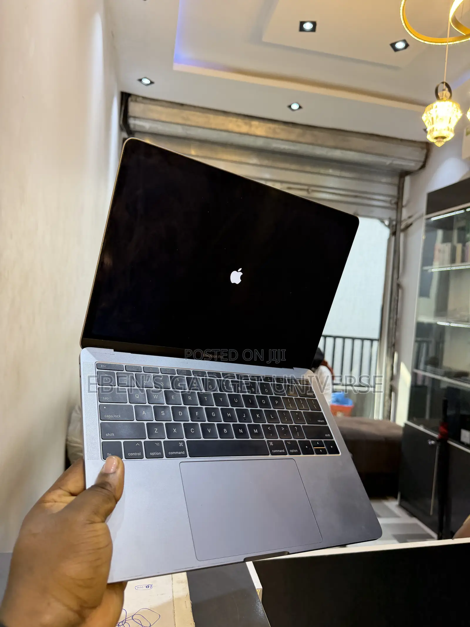 Laptop Apple MacBook Pro 2017 8GB Intel Core i5 SSD 256GB