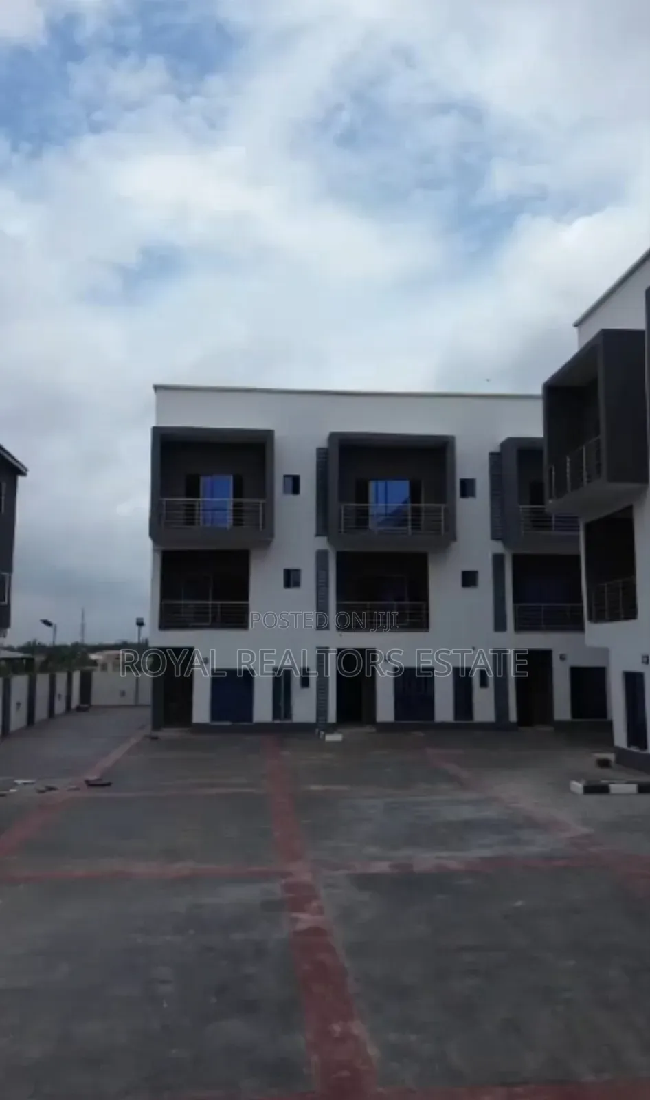 4bdrm Townhouse/Terrace in Gaduwa for sale