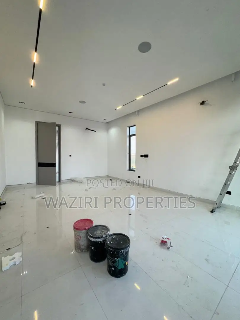 5bdrm House in Lekki Phase 1 for sale