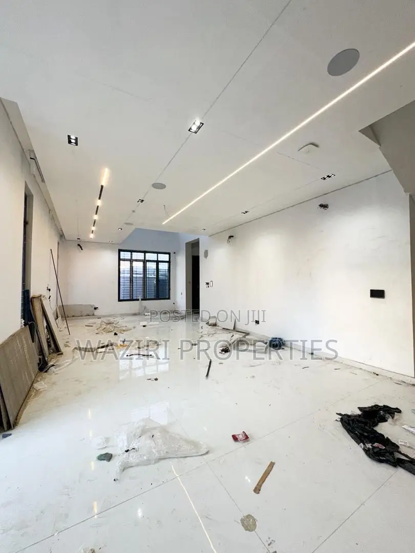 5bdrm House in Lekki Phase 1 for sale