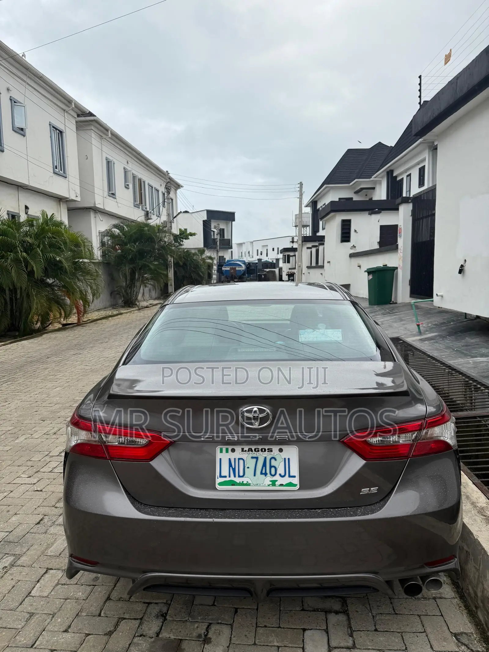 Toyota Camry SE FWD (2.5L 4cyl 8AM) 2018 Gray