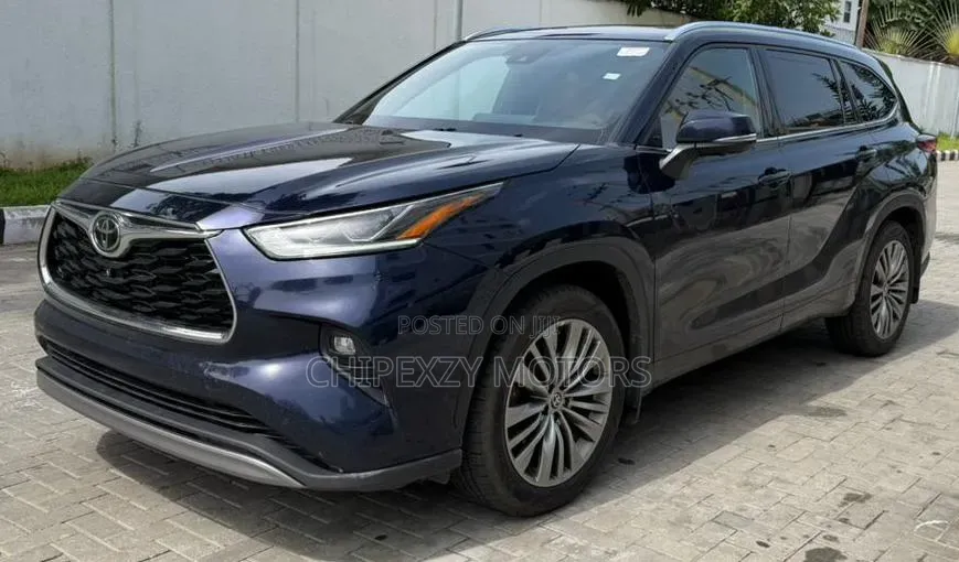 Toyota Highlander 2023 Blue
