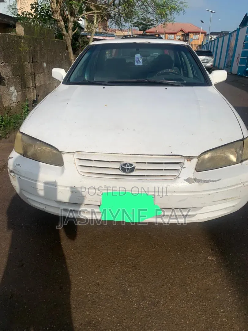 Toyota Camry 2000 White