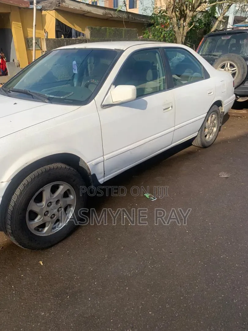 Toyota Camry 2000 White