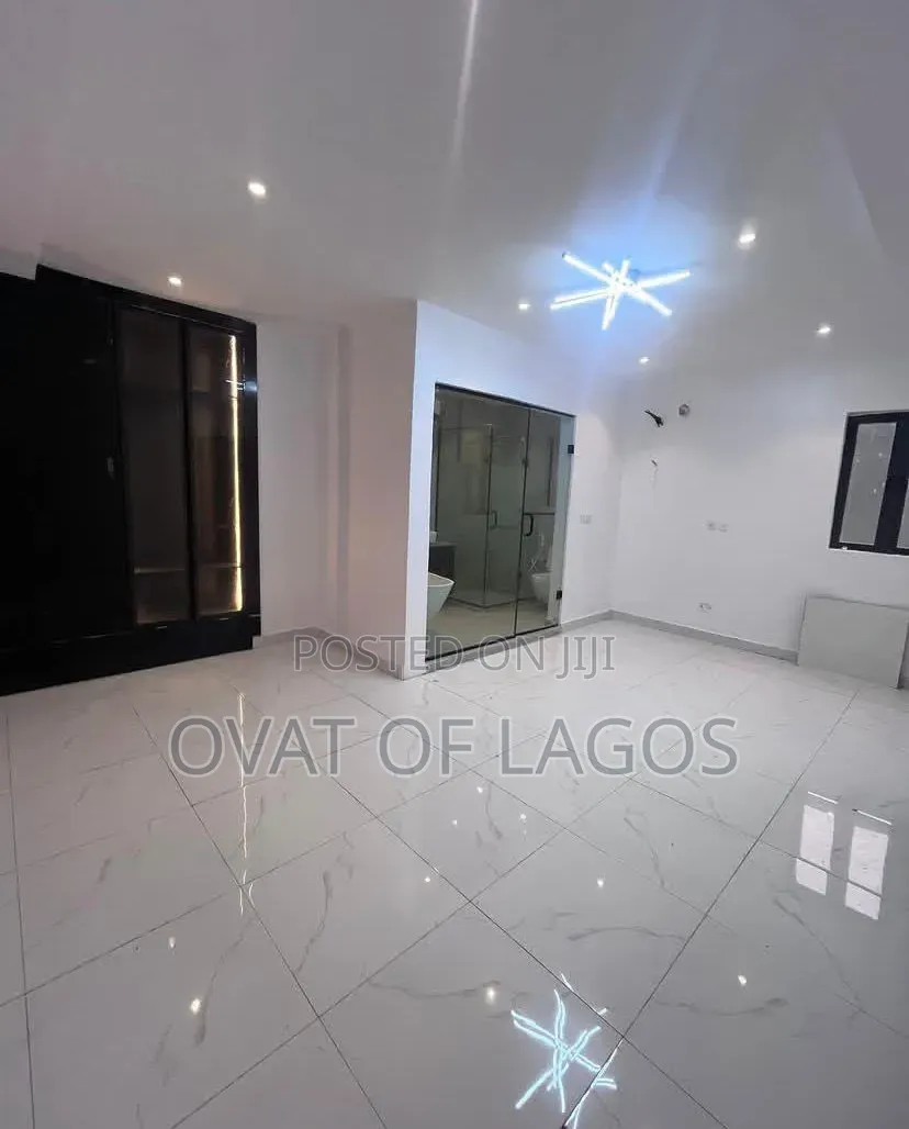 1bdrm Apartment in Freedom Way, Lekki Phase 1 for sale