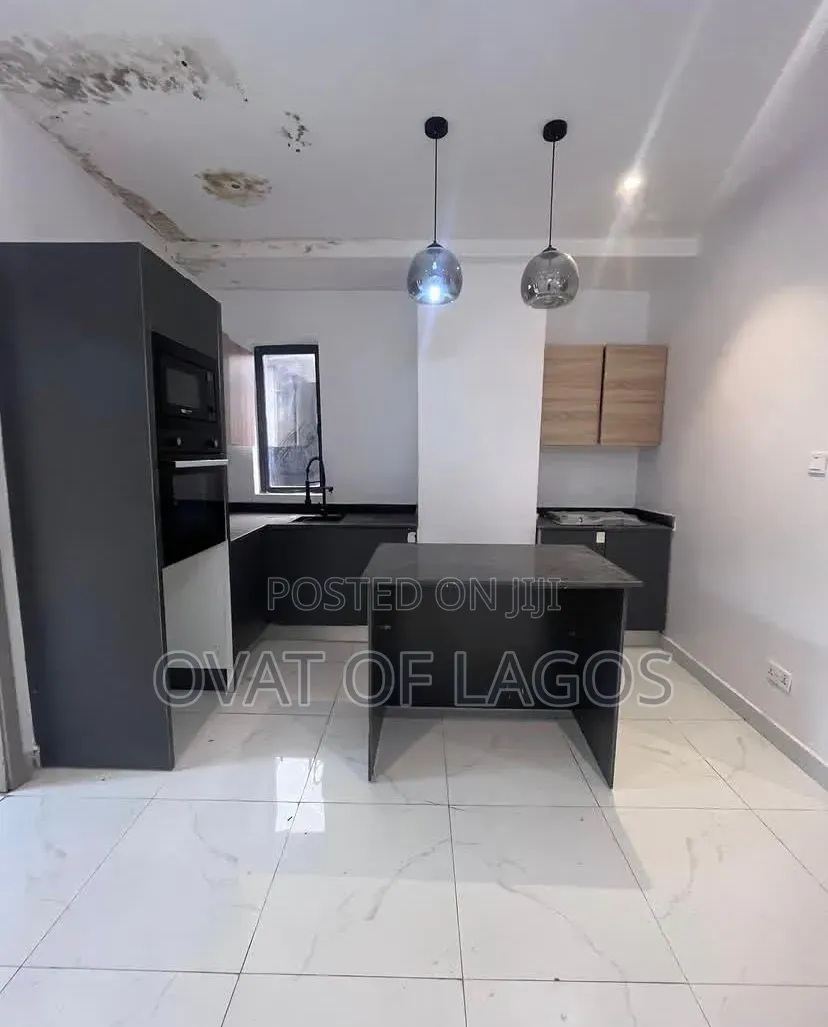 1bdrm Apartment in Freedom Way, Lekki Phase 1 for sale