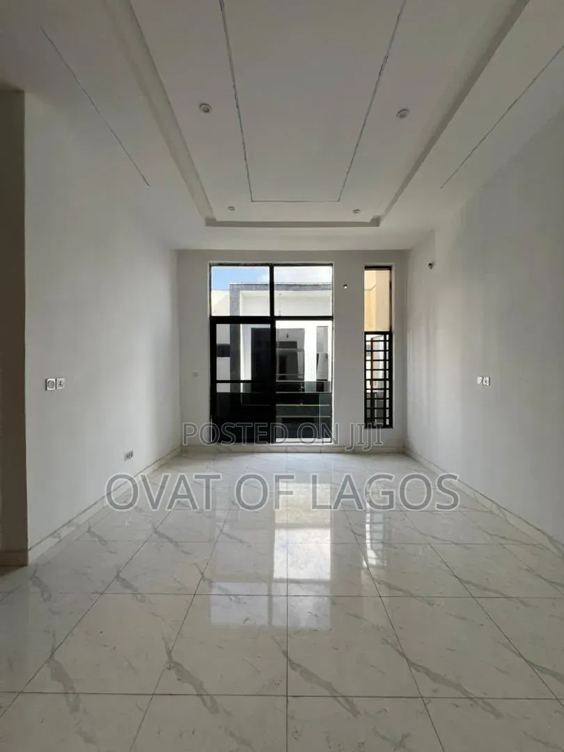 4bdrm Duplex in Ikota for rent