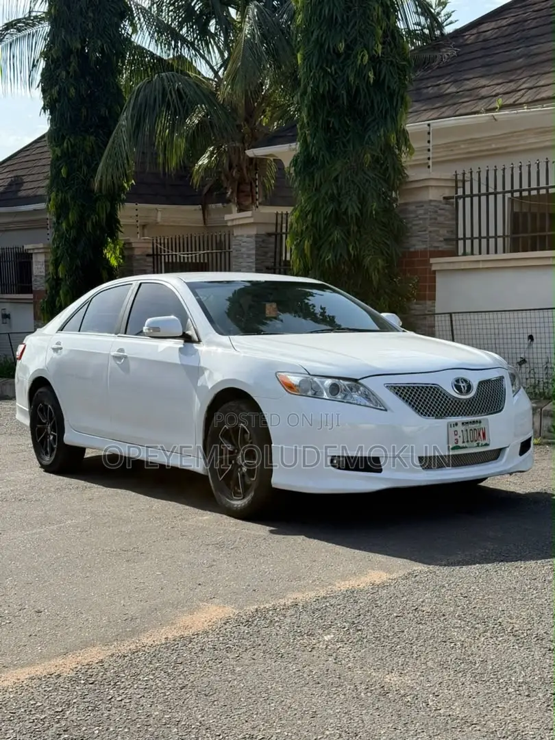 Toyota Camry 2.4 SE 2008 White