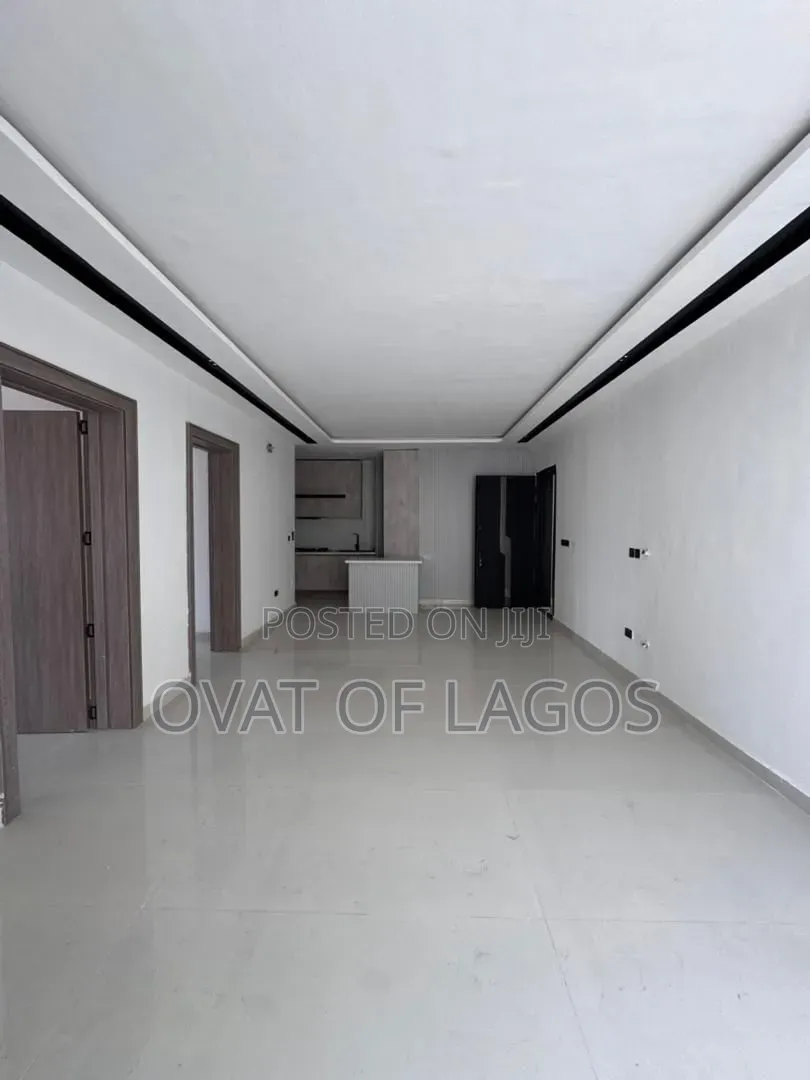 2bdrm Apartment in Lekki Phase 1 for rent