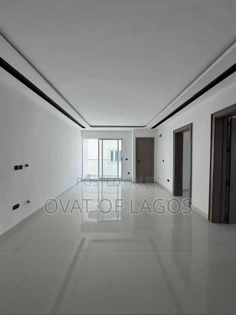2bdrm Apartment in Lekki Phase 1 for rent