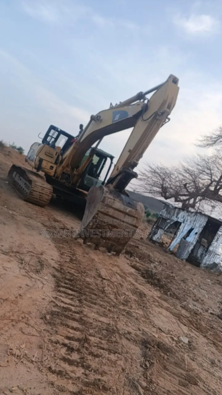325 Excavator